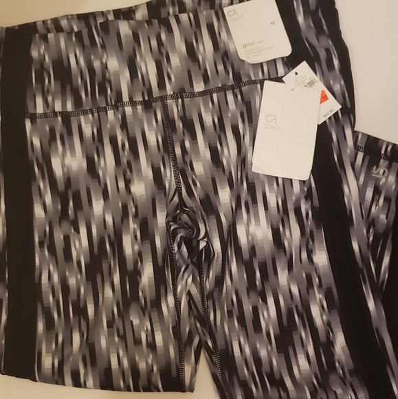 GapFit capri size Medium black white and gray - Picture 4 of 5